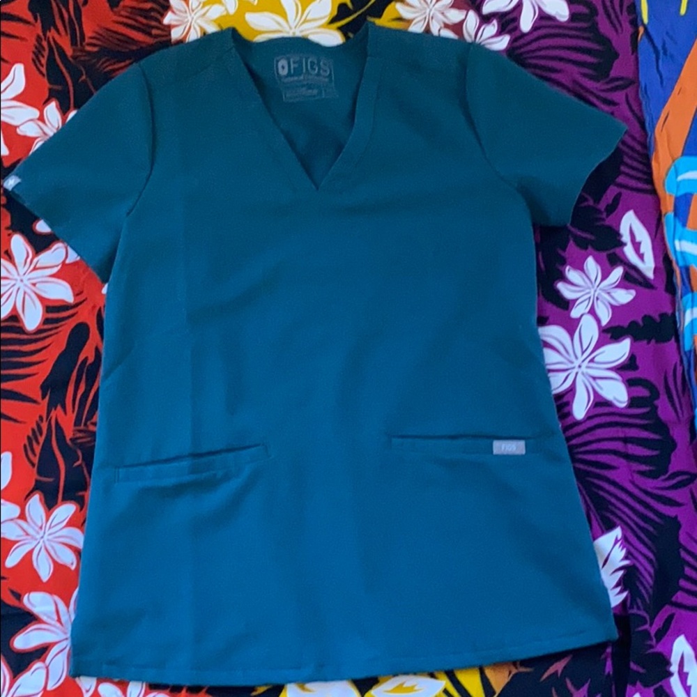 Figs Scrub Top bottom